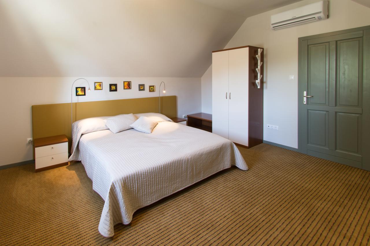 Villa Oliva Boutique Rooms Замарді Екстер'єр фото